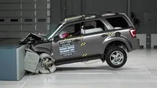 2009 Ford Escape moderate overlap IIHS crash test