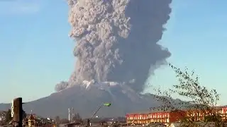 5 Monster Volcano Eruptions Caught On Camera