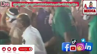 @గద్దెల పైకి సమ్మక్క స్వాగతం పలికిన పూజారులు, భారీ సంఖ్యలో పాల్గొన్న భక్తులు#akshithamedia 