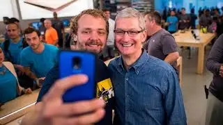 Apple Sells Record 13 Million iPhones in Debut Weekend