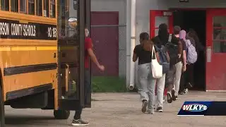 At drop off, JCPS students and parents react to getting back to the bus
