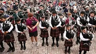 Bagpipers in Melbourne set world record with AC/DC performance