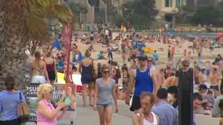 ‘Bloody hot’: Melbourne hit with scorching heatwave