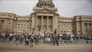 Both pro- and anti-ICE protests pop up in Treasure Valley