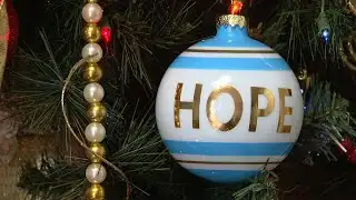 Community program brings holiday cheer and support to recovering addicts