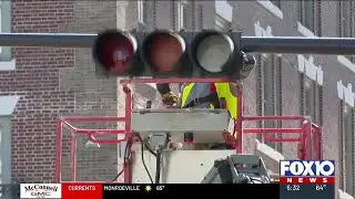 Crews begin removal of traffic signals at several downtown Mobile intersections