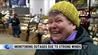 Crews, shoppers prepare for Thanksgiving as snow falls