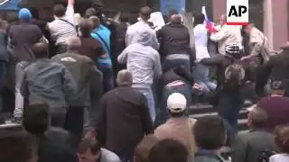 Crowd storms state prosecutor