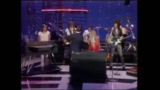 Dick Clark Interviews Paul Davis - American Bandstand 1982