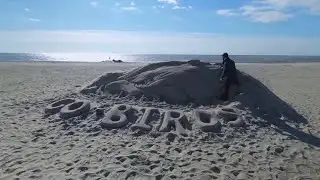 Eagles fan makes giant sand sculpture