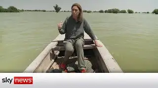 Floodwaters close in on cut-off Pakistani city