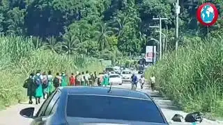 Frome students walk home after classes dismissed due to cabbie protest