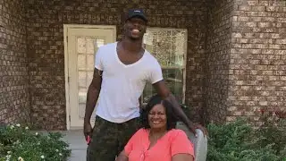 Good Samaritan helps stranded woman in a wheelchair