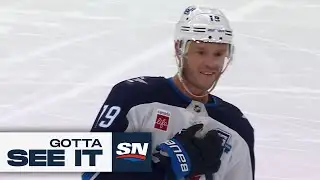 Gotta See It: Jonathan Toews Honoured In His Return To Chicago