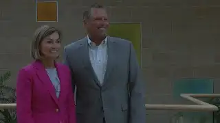 Governor Reynolds visits Sioux Center Health