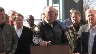 GovernorJohn Bel Edwards visits Vidalia to discuss flood issues.