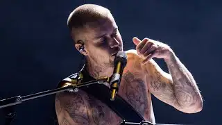 GRAMMYs: Justin Bieber STRIPS DOWN for Intimate Yukon Performance