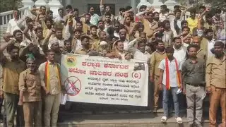 GULBARGA AUTO DRIVERS UNION HOLDS PROTEST RALLY FROM JAGAT CIRCLE TO DC OFFICE