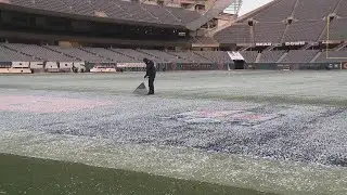 How do crews keep the snow and ice off the turf at Soldier Field?
