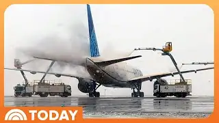 How Does Plane De-Icing Work? Get an Inside Look at the Process