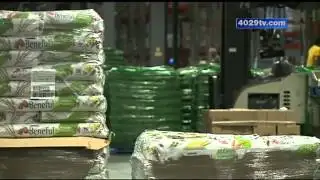 How Walmart keeps shelves stocked