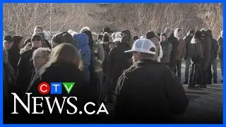 Hundreds lineup to sign Alberta separation petition
