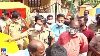 കല്ലിടലിനെതിരെ പേരയത്ത് വന്‍ രോക്ഷം; വാഹനത്തിന് മുകളില്‍ കയറി നാട്ടുകാര്‍|Kollam|K rail protest