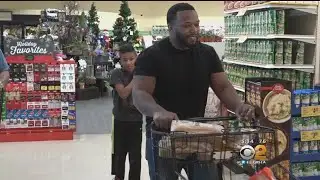 Last-Minute Shoppers Pack The Aisles