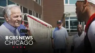 Legendary CBS 2 sports anchor, former Bears receiver Johnny Morris visits Halas Hall