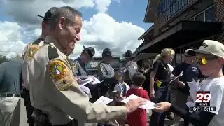 Louisa elementary schoolers make cards to thank first responders