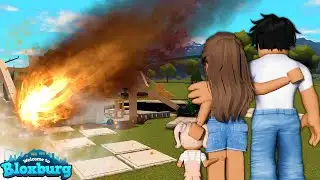 🌠Meteor DESTROYED our HOUSE in Bloxburg!🔥