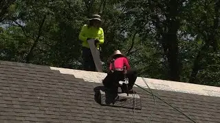 Outdoor workers brave the heat wave