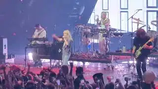 Paramore - The News (live)