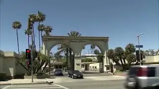 Paramount makes hostile bid for Warner Bros, challenging Netflix | REUTERS