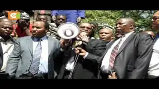 Protesting matatu operators dump burnt matatu’s shell outside Odinga’s office