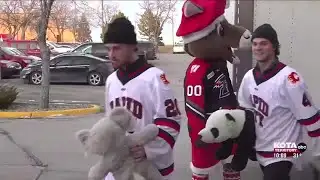 Rapid City Rush delivers teddy bears to pediatric unit