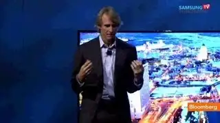 Raw Video: Michael Bay Leaves Stage After Tech Fail