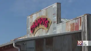 Restaurant Employees Help Save A Customer