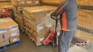 Restaurant owner donates 2,600 chickens to community