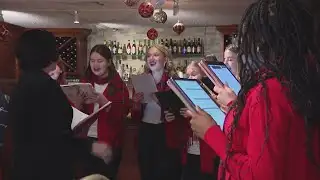Santa shares breakfast with Chicago kids with disabilities