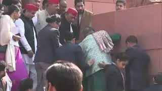 Shashi Tharoor collapsed in Parliament, and then this is what happened.