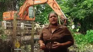 Sri Lanka floods: Volunteers help with clean-up