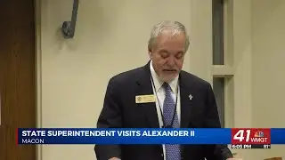 State Superintendent Richards Woods makes a visit to Alexander II Magnet School