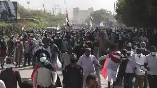 Sudan: Hundreds join funeral procession for slain protester