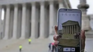 Supreme Court struggles in cellphone searches case
