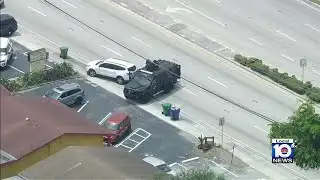 SWAT team closes Oakland Park Boulevard