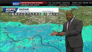 Tracking snow showers moving through Cincinnati Tuesday