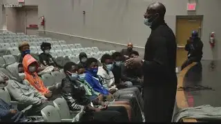 Vashon grad and former NBA player Anthony Bonner cheers on the Wolverines