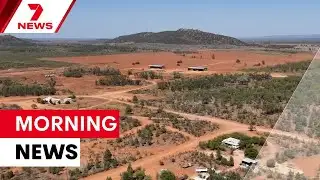 Victoria bushfires rage as manhunt continues | 7NEWS