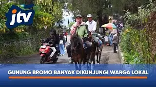 WARGA TENGGER RAYAKAN TAHUN BARU BROMO